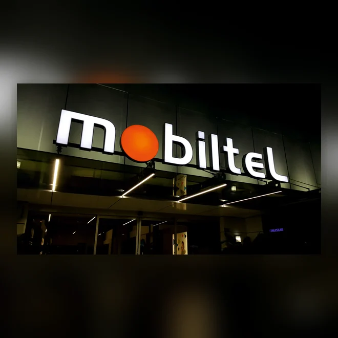 Metal Ayaklı Tabela — Kutu Harf Tabela