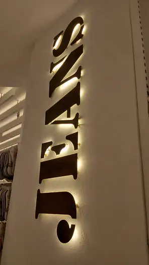 İÇ MEKAN METAL HARF